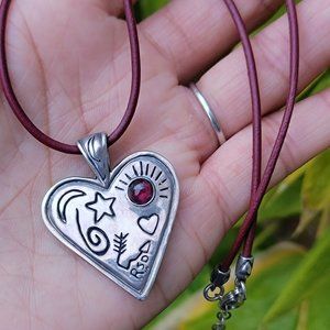 Gorgeous vintage designer solid 925 sterling silver two-sided heart garnet red t